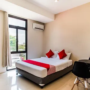 ** Hotel Oyo 403 Maplewave Philippines