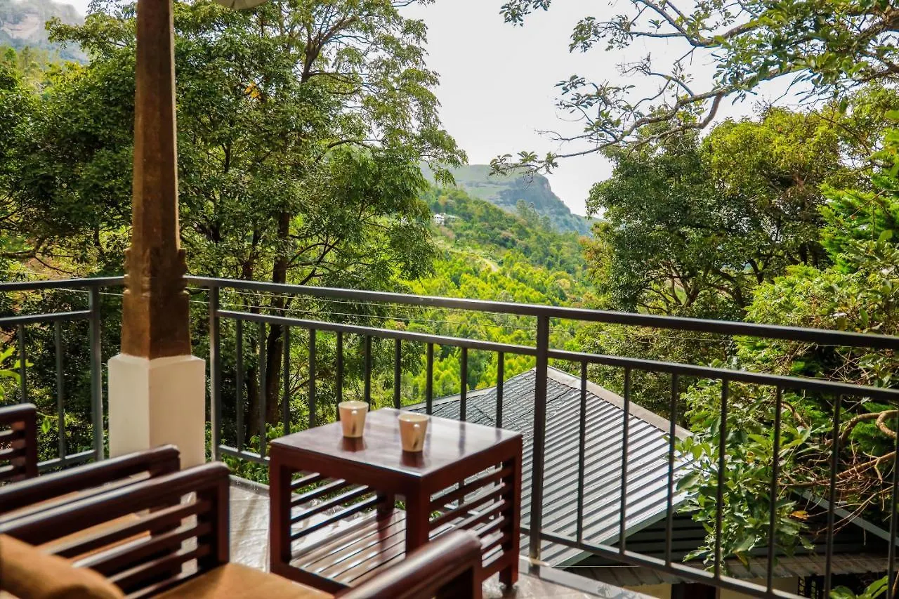 Golden Fern Resort Kanthalloor