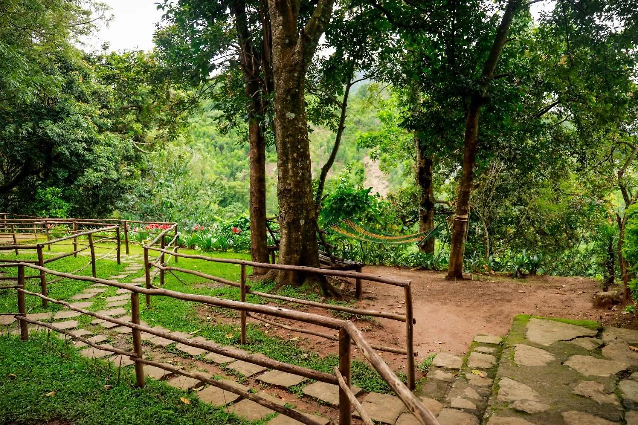 Golden Fern Resort Kanthalloor